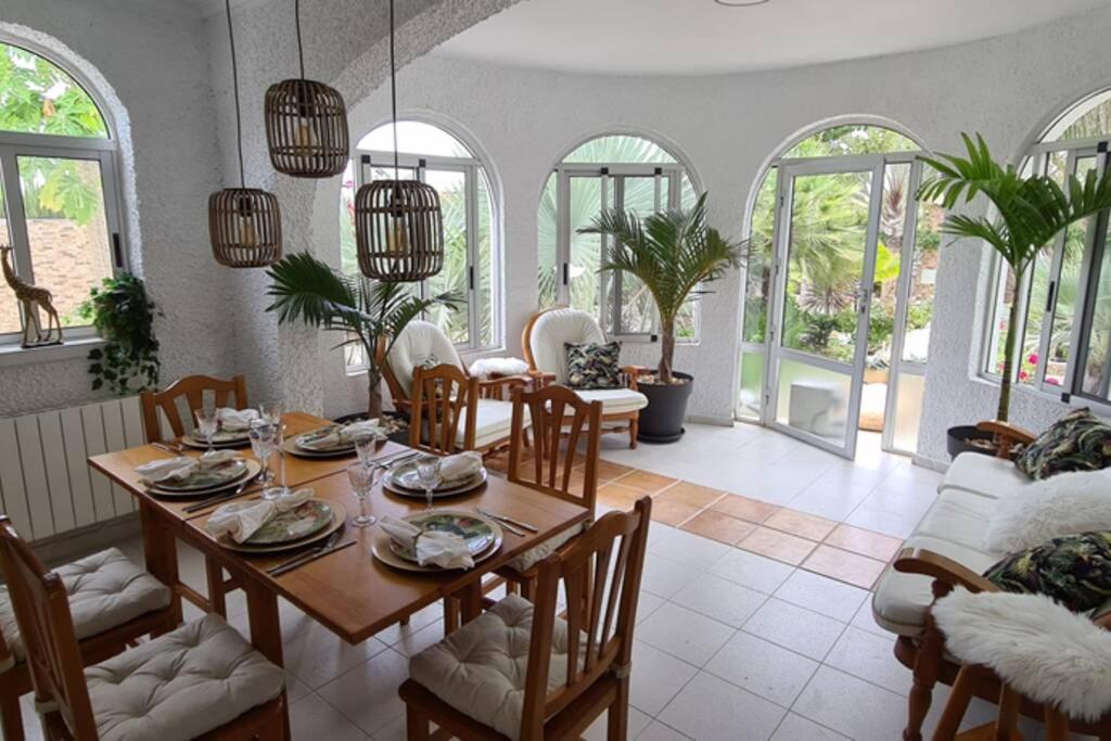 Tropical Paradise Villa In Торрев'єха Екстер'єр фото